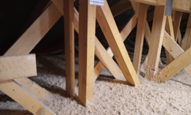 Riešenie pre izoláciu väzníkového krovu